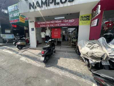 Sang shop ngang 5. Dài 15m . Chỗ để xe lớn