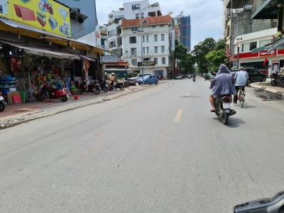 Cho thuê nhà nguyên căn phố Phạm Tuấn Tài: DTSD325m2, MT5m, giá 35tr