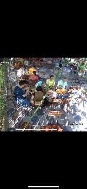 Mình cần sang nhượng lại toàn bộ dụng cụ bàn ghế đầy đủ của quán cafe .