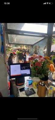 Mình cần sang nhượng lại toàn bộ dụng cụ bàn ghế đầy đủ của quán cafe .
