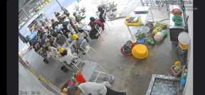 Cần sang quán Hủ tiếu Hoa Hồng, 216 Nguyễn Chí Thanh, P3, phường Tân Ninh 