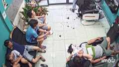 E cần sang tiệm gấp ..........