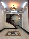 Cho thuê nhà đường Trần Quốc Hoàn: diện tích 51m2, 5 tầng, giá 18tr, ngõ ô tô tr